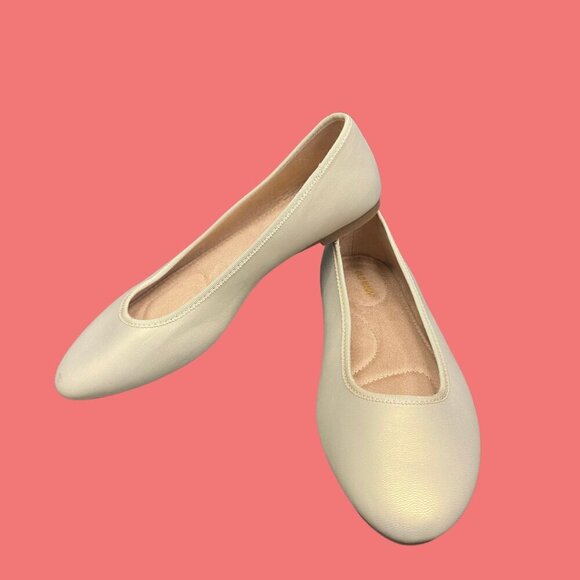 ✨Soft Gold Ballet Flats by Old Navy – Size 9 | Comfy Everyday Essential✨ - Picture 2 of 8